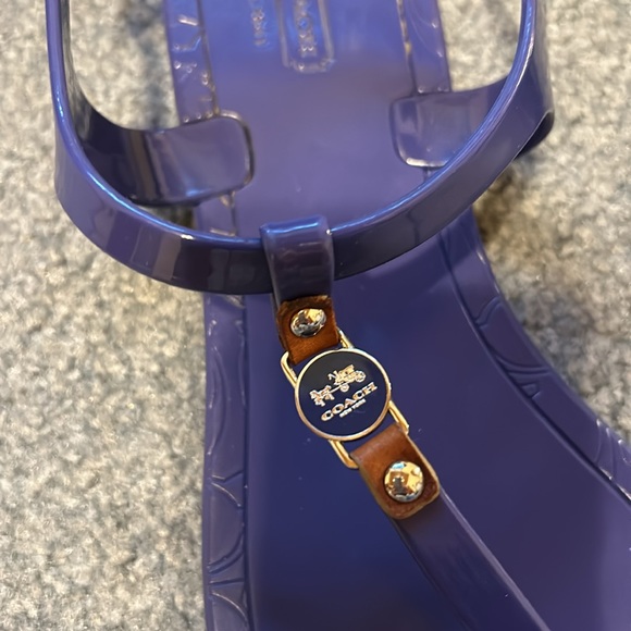 Coach jelly sandals with carriage round symbol on top - Picture 2 of 5